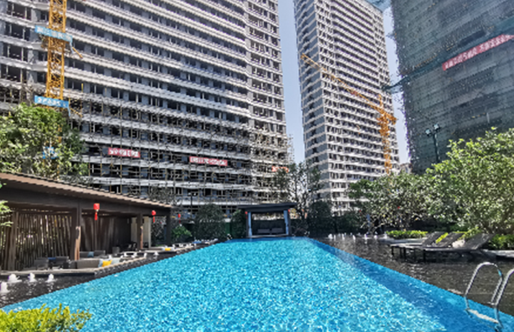 室外(wai)遊泳(yong)池